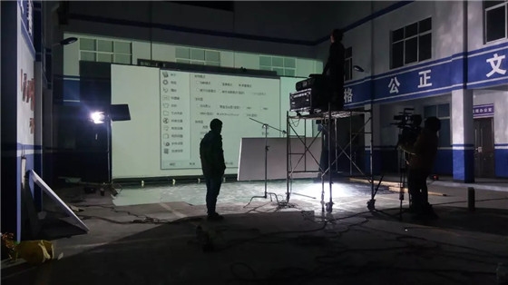 投影機(jī)租賃-某廠房-顏俊杰電影工作室創(chuàng)作云南本土原創(chuàng)歌手影片制作